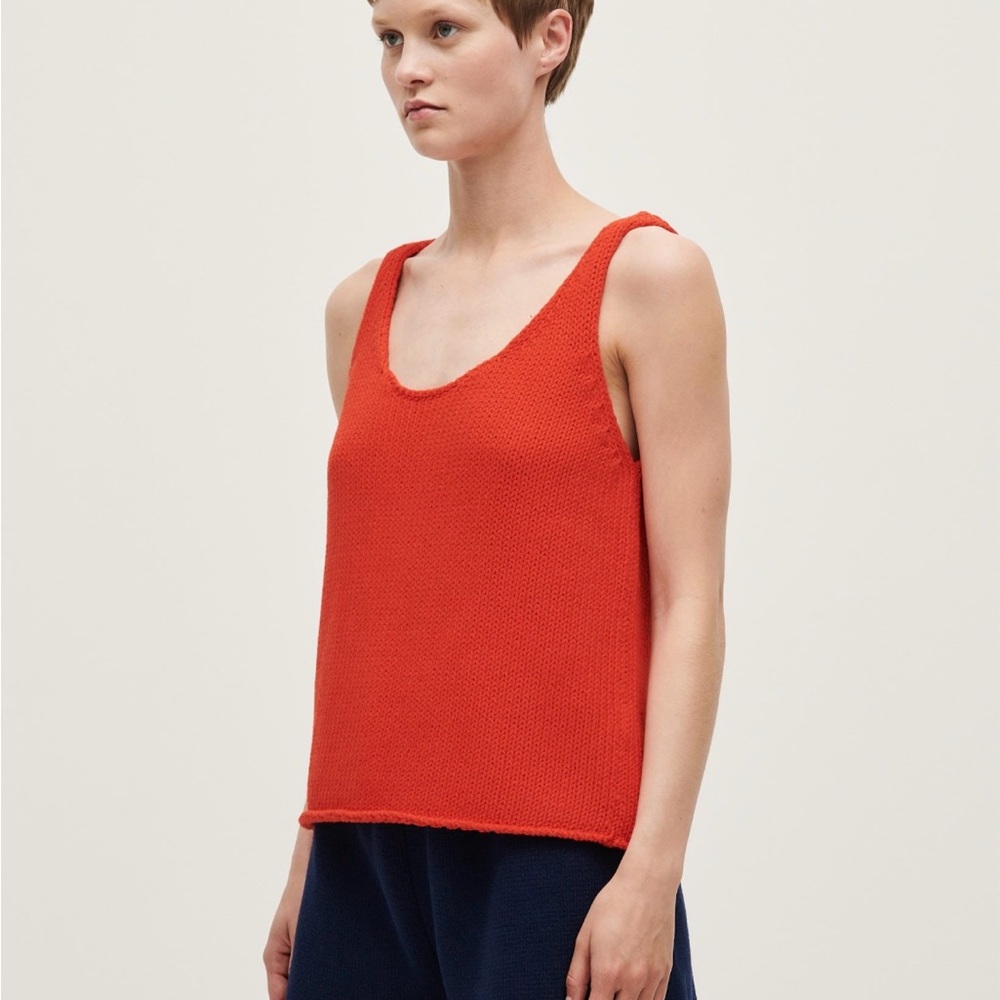 Red Sleeveless Knit Top